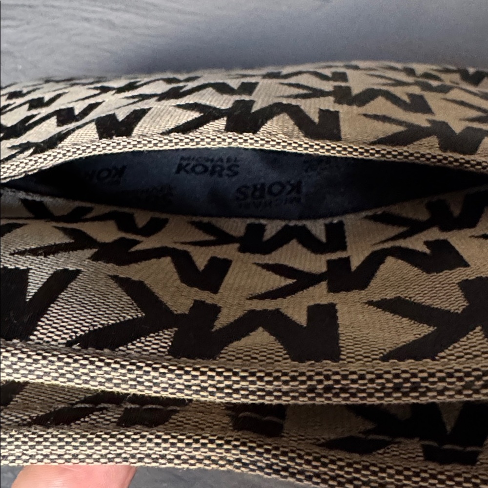 Michael Kors Signature Black and Tan Tote - Picture 13 of 16